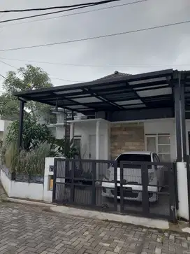 Rumah Cantik Hook, Lay Out Apik, One Gate 12 Menit ke Suhat Malang