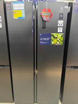 Kulkas Elektrolux side by side 505L