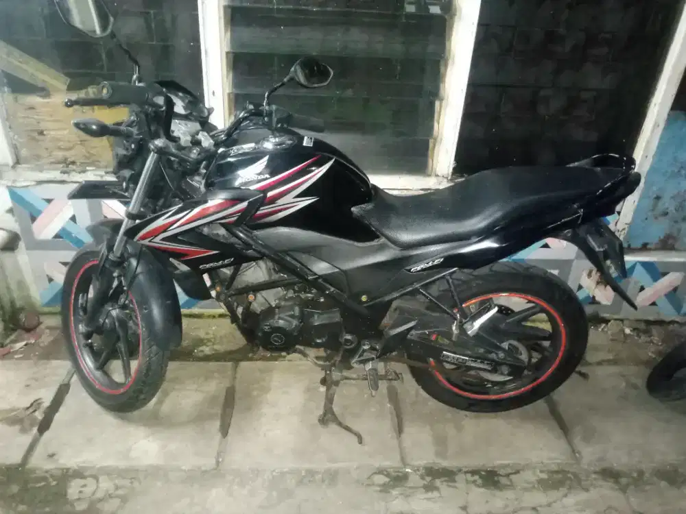 Honda CB150R old (2013)