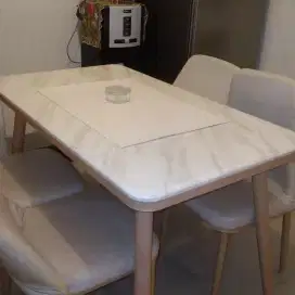 Dijual cepat meja makan murah bagus di gading serpong