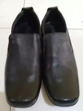 Sepatu kerja  Vantofel Bonia size 41