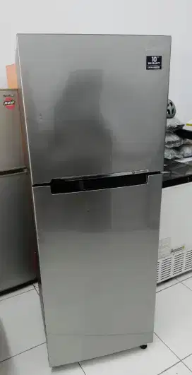 Kulkas 2pintu samsung Rt29 , ukuran gedeh,tampak dpan mulus dlm bersih