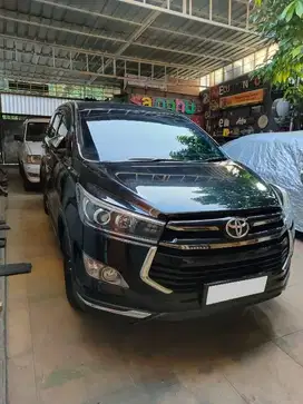 Di jual : Innova Venturer diesel 2.4 AT hitam th 2018