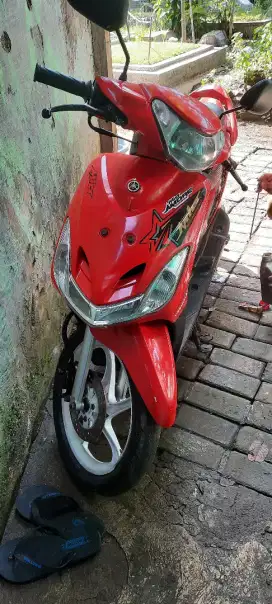 Motor mio warna merah
