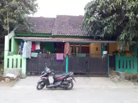 Di jual cepat rumah plus isi