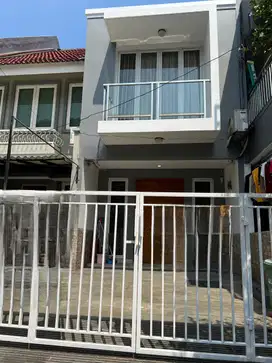 Rumah Modern Minimalis Furnish Dekat Taman di Gading Arcadia Jak Ut