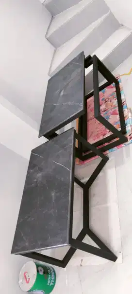 Meja makan model minimalis