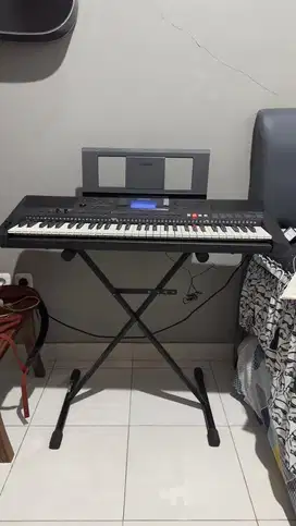 Keyboard Yamaha PSR E453