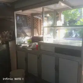 Dijual etalase kondisi masih sangat bagus
