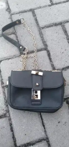 Di jual semu barang di foto tas dan dompet baru dan murah aja