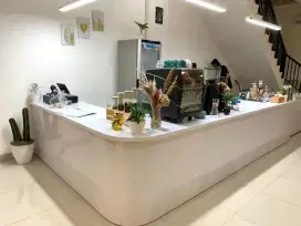 Meja Bartender Putih eks Cafe
