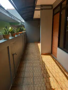Dikontrakan 2 unit Rumah Renov