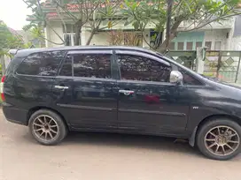 Toyota Kijang Innova 2005 Bensin