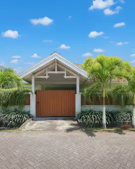 Rumah Manyar Strategis Siap Huni Fully Furnished