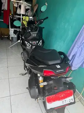 ADV 160 2024 hitam