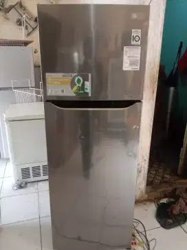 Dijual cepat kulkas 2 pintu jumbo