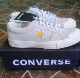 Sepatu Converse size 42
