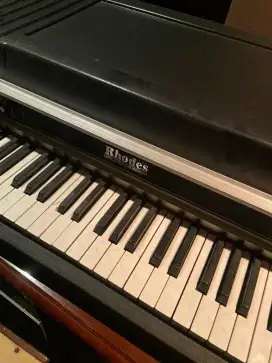 Rhodes Mark II Stage Piano (no Suitcase) 1979 - 1983, USA, 88 Tuts