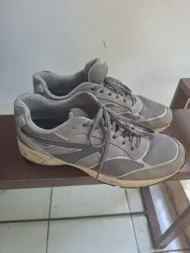 Sepatu Brodo Running