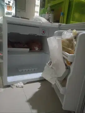 Kulkas mini sharp 1 tabung