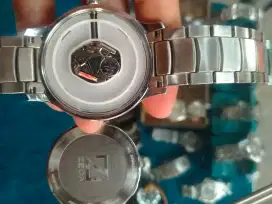 Jam analog merk ZECA