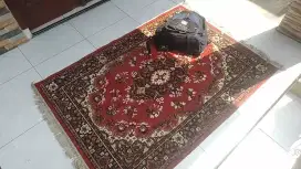Karpet lantai meja tamu