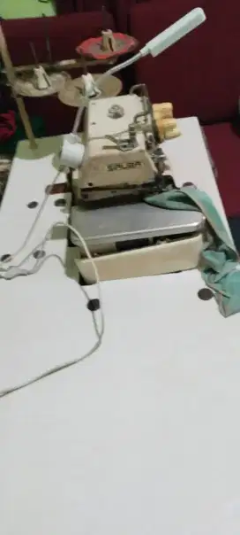 Jual .mesin obra merk siruba aslj benang 4 servo 2.4 nego