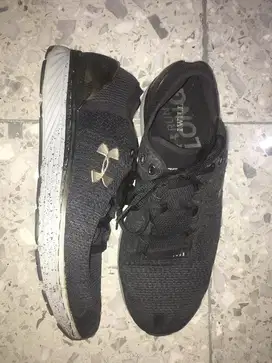 Sepatu olahraga ukuran 45