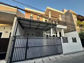 Rumah 2 lantai full furnished interior (JAKUT)