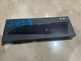 Logitech G913 Full-size wireless keyboard