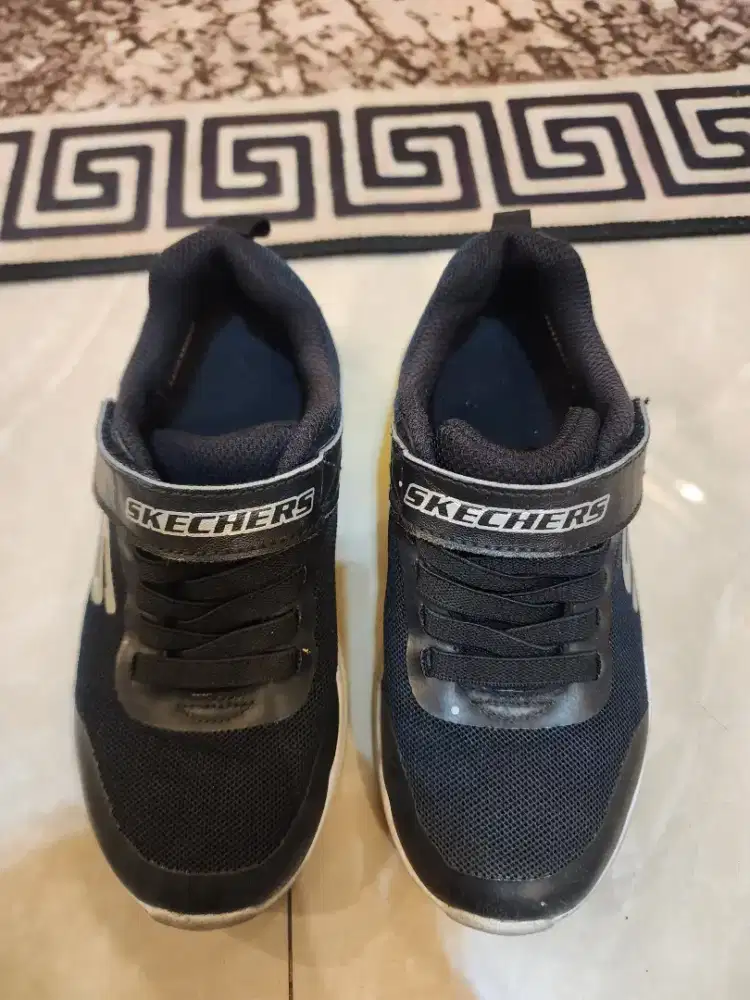Sepatu skechers