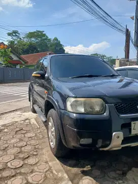 Mobil Ford Escape