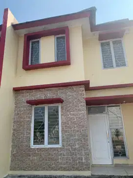 Rumah indent 2 lantai specia dekat Stasiun KRL