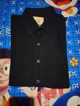 Kemeja Hitam Lengan Pendek