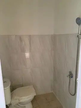 RUMAH SHM 2 LANTAI DIPUSAT KOTA CIBINONG BELAKANG KANTOR BUPATI