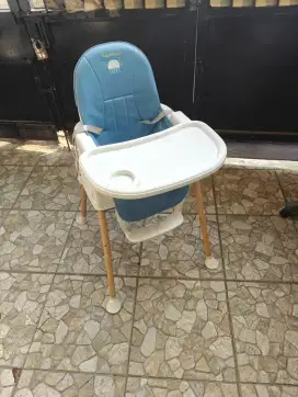 Kursi makan untuk bayi/balita