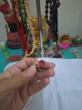 Cincin branded 
Batu natural rubby 
Limited edition 
Barang terawat 
P