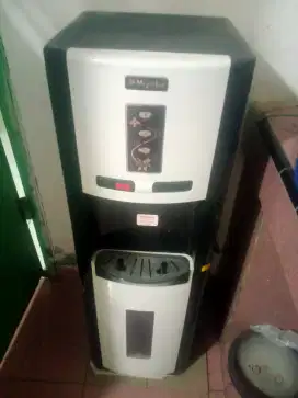 Dispenser air minum tabung bawah