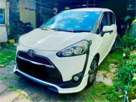 Sienta putih upgrade Q
