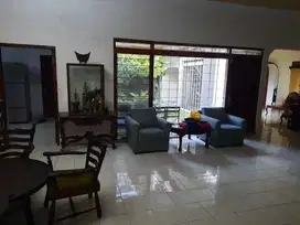 Dijual rumah usaha Raya Kutisari Selatan