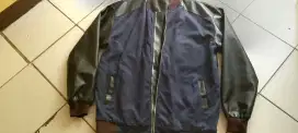 Jaket kulit sintetis warna hitam ukuran xxl
