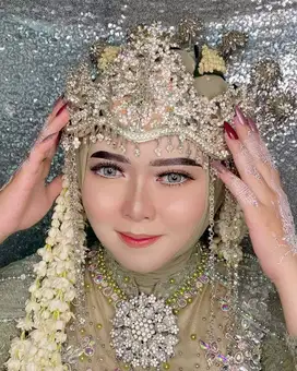 Jasa make up wisuda atau pengantin