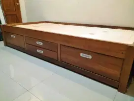 Dipan kayu jati
