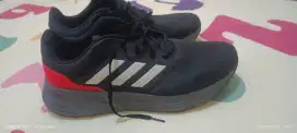Sepatu adidas ori , mau di jual krn kebesaran 1 no