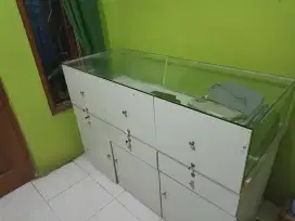 ETALASE BEKAS JUALAN EMAS