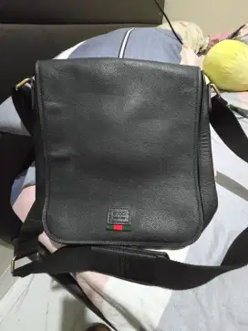 Tas Slempang Guci