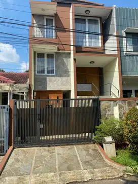 Rumah di Komplek Pinang Nikel II Pondok Indah Jaksel