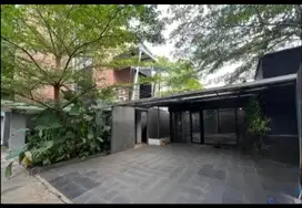 Rumah di TOWNHOUSE TROPIS CONTEMPORER LEBAK BULUS AREA JAKSEL