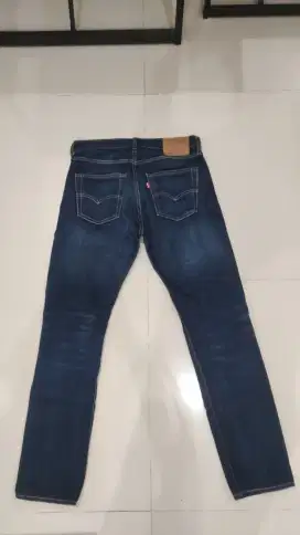 Celana levis original Slim taper 501
