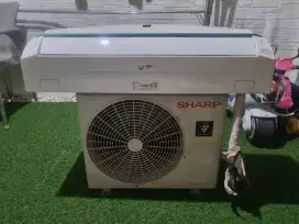 Di jual AC 1/2 pk merk Sharp